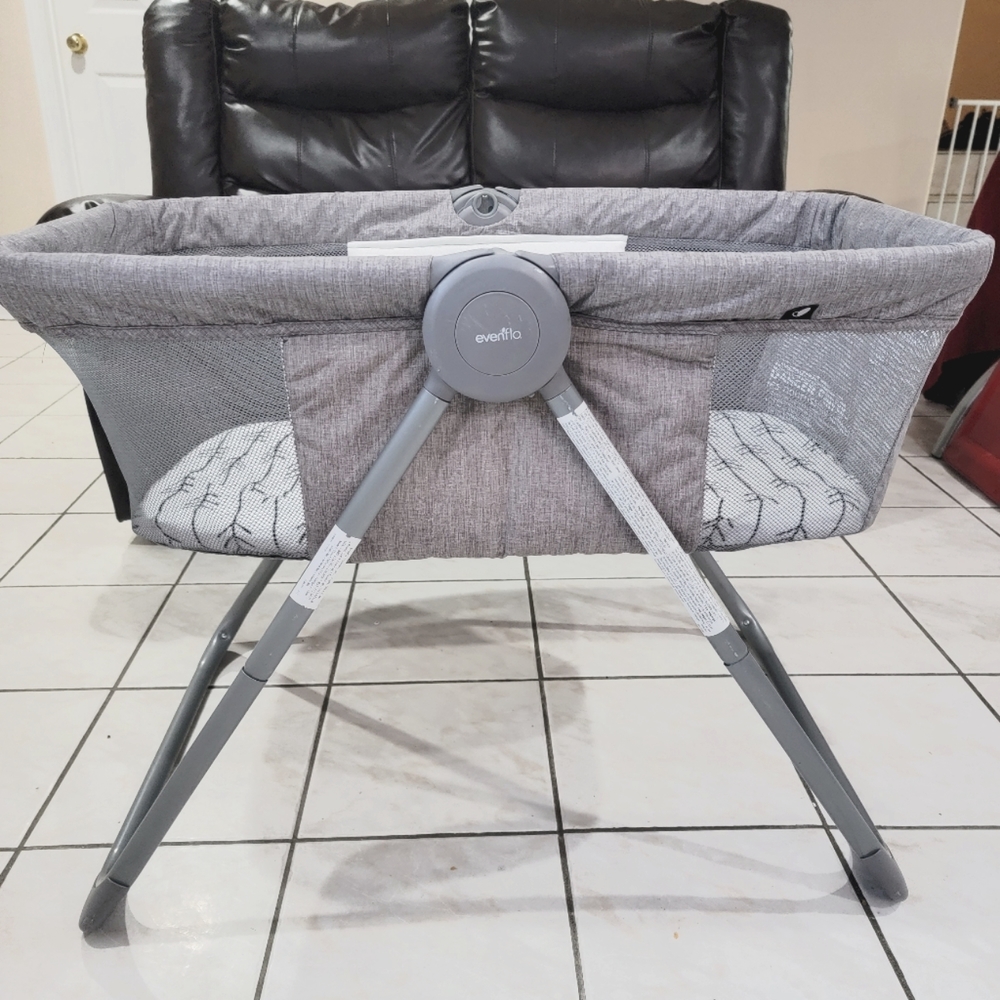 Evenflo loft portable bassinet